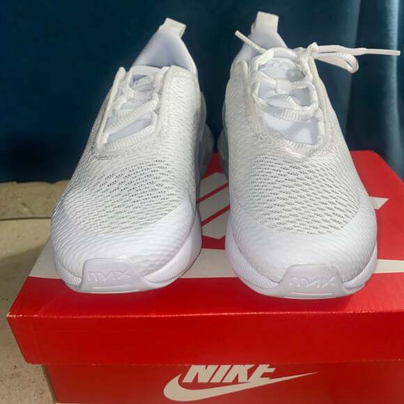 Nike Kids\' Air Max 270 Sneaker Little Kid